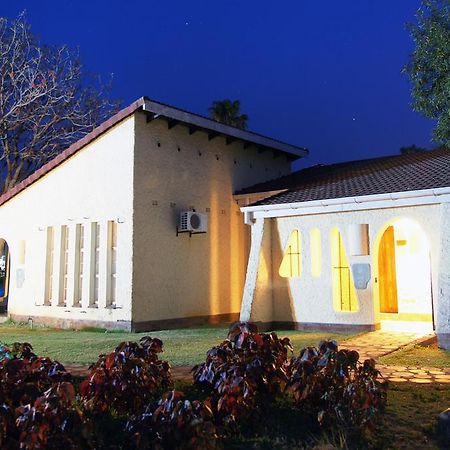 Kadoma Hotel & Conference Centre Экстерьер фото