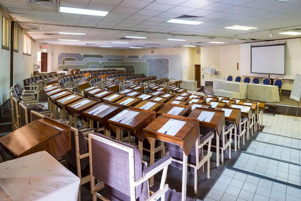 Kadoma Hotel & Conference Centre Номер фото
