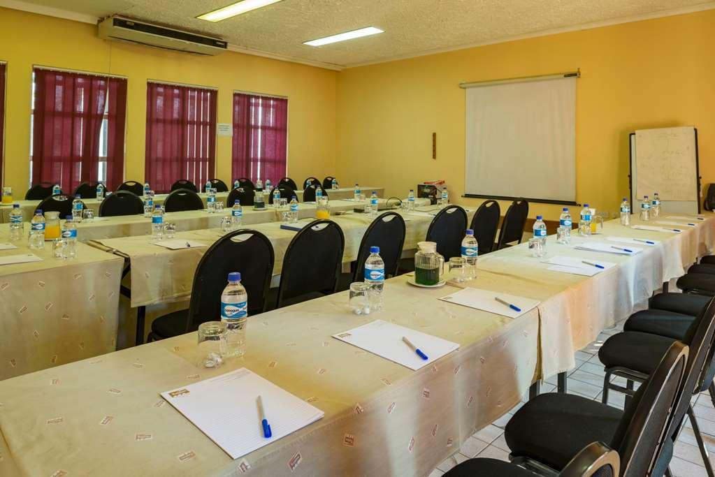 Kadoma Hotel & Conference Centre Номер фото