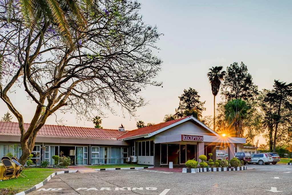 Kadoma Hotel & Conference Centre Экстерьер фото