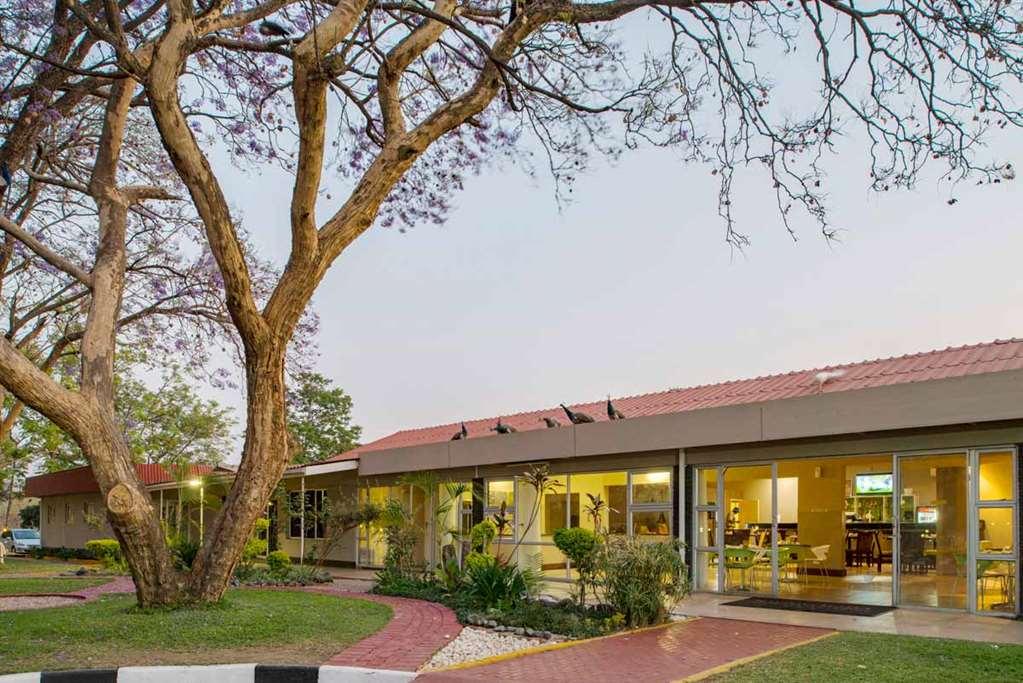 Kadoma Hotel & Conference Centre Экстерьер фото