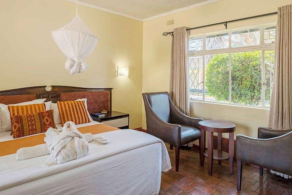 Kadoma Hotel & Conference Centre Номер фото