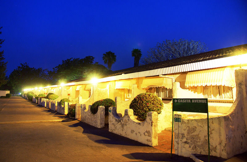Kadoma Hotel & Conference Centre Экстерьер фото