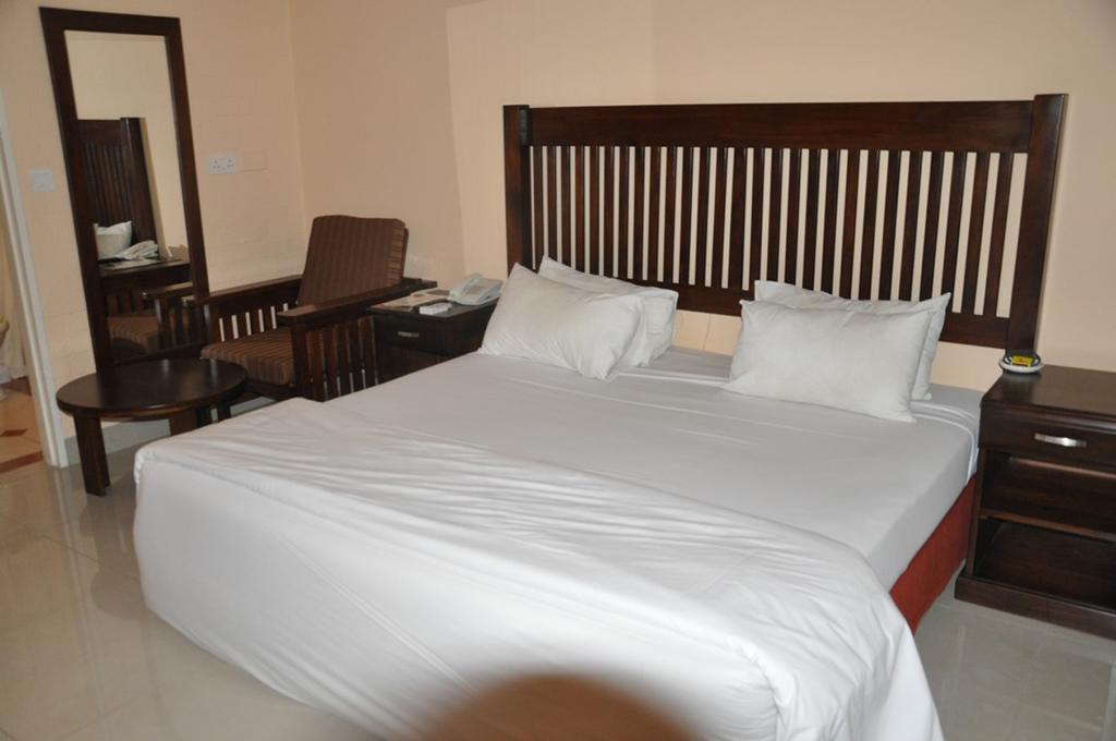 Kadoma Hotel & Conference Centre Экстерьер фото
