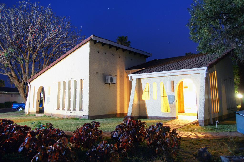 Kadoma Hotel & Conference Centre Экстерьер фото
