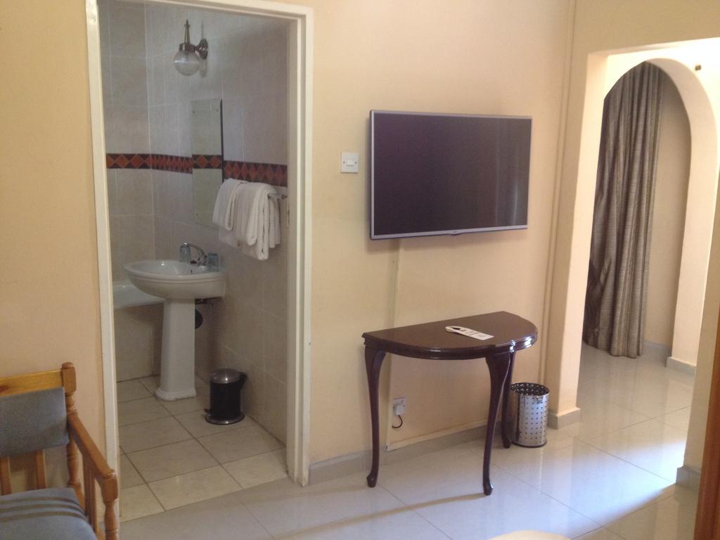 Kadoma Hotel & Conference Centre Экстерьер фото