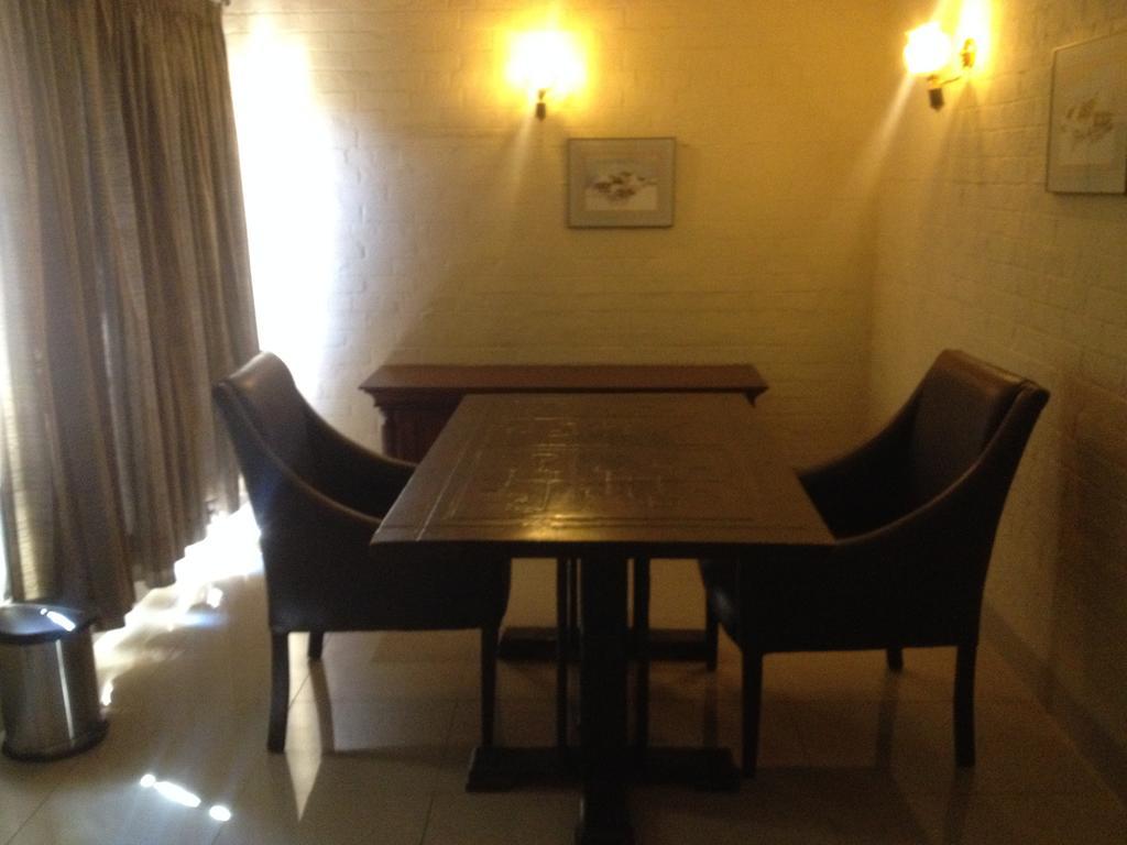 Kadoma Hotel & Conference Centre Экстерьер фото