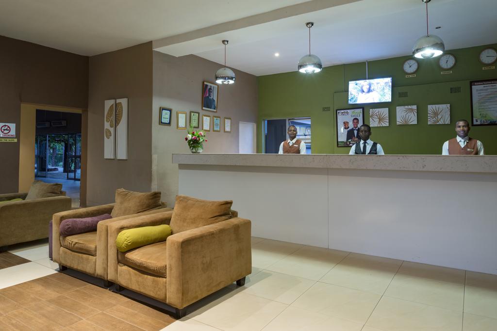 Kadoma Hotel & Conference Centre Экстерьер фото