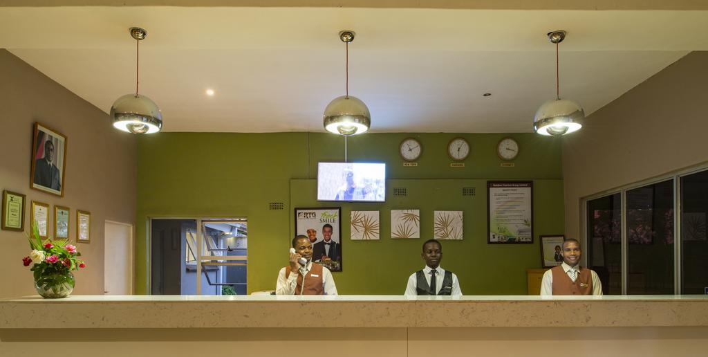 Kadoma Hotel & Conference Centre Экстерьер фото