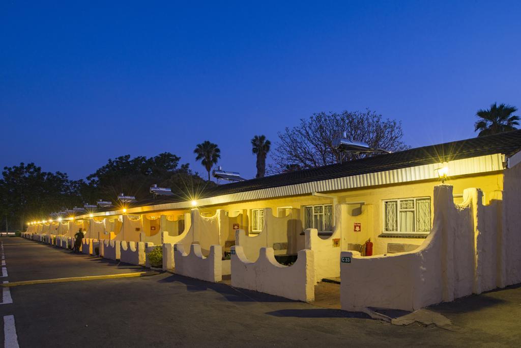 Kadoma Hotel & Conference Centre Экстерьер фото
