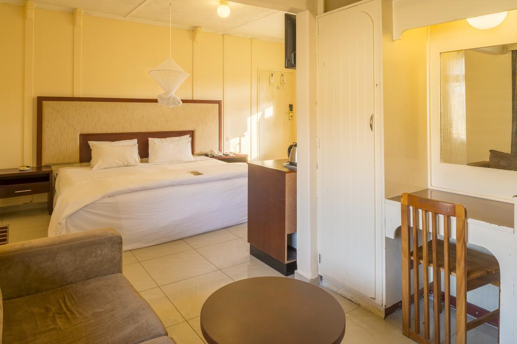 Kadoma Hotel & Conference Centre Экстерьер фото