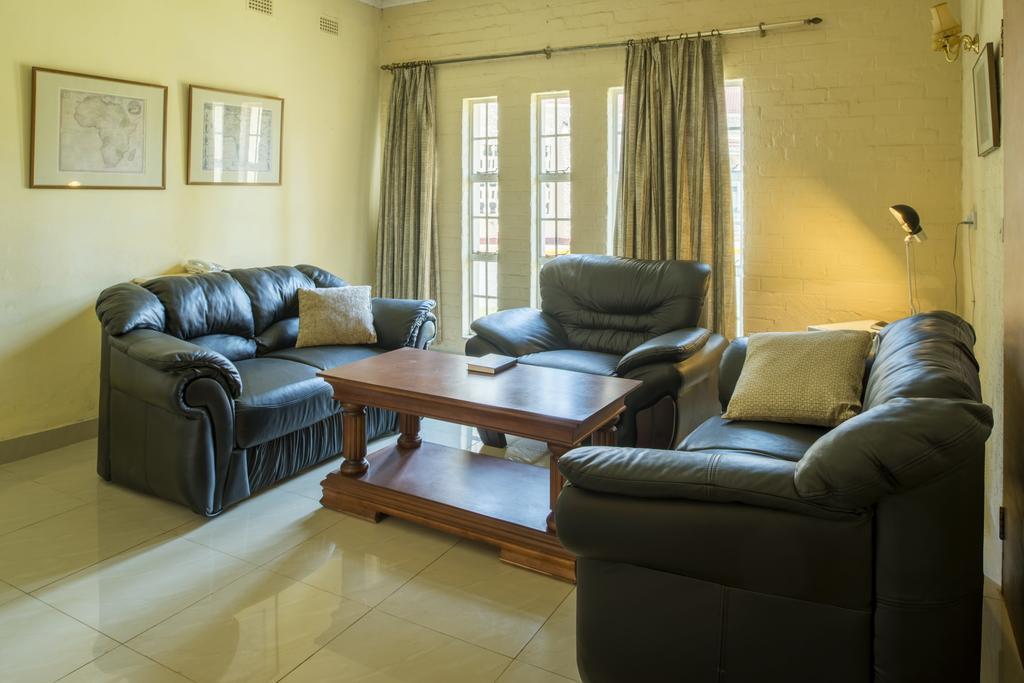 Kadoma Hotel & Conference Centre Экстерьер фото