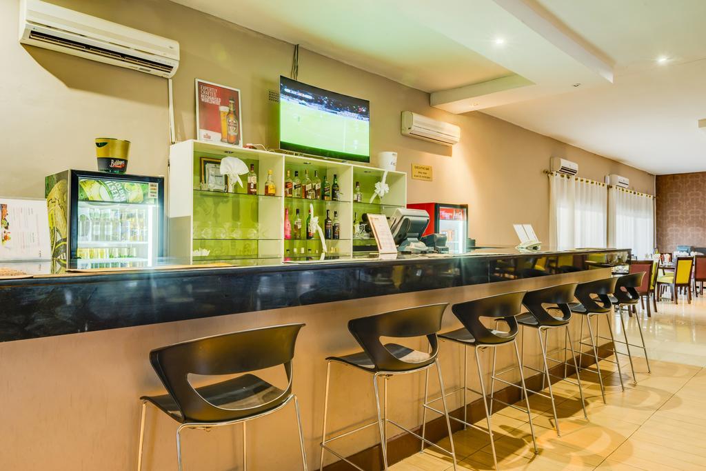 Kadoma Hotel & Conference Centre Экстерьер фото
