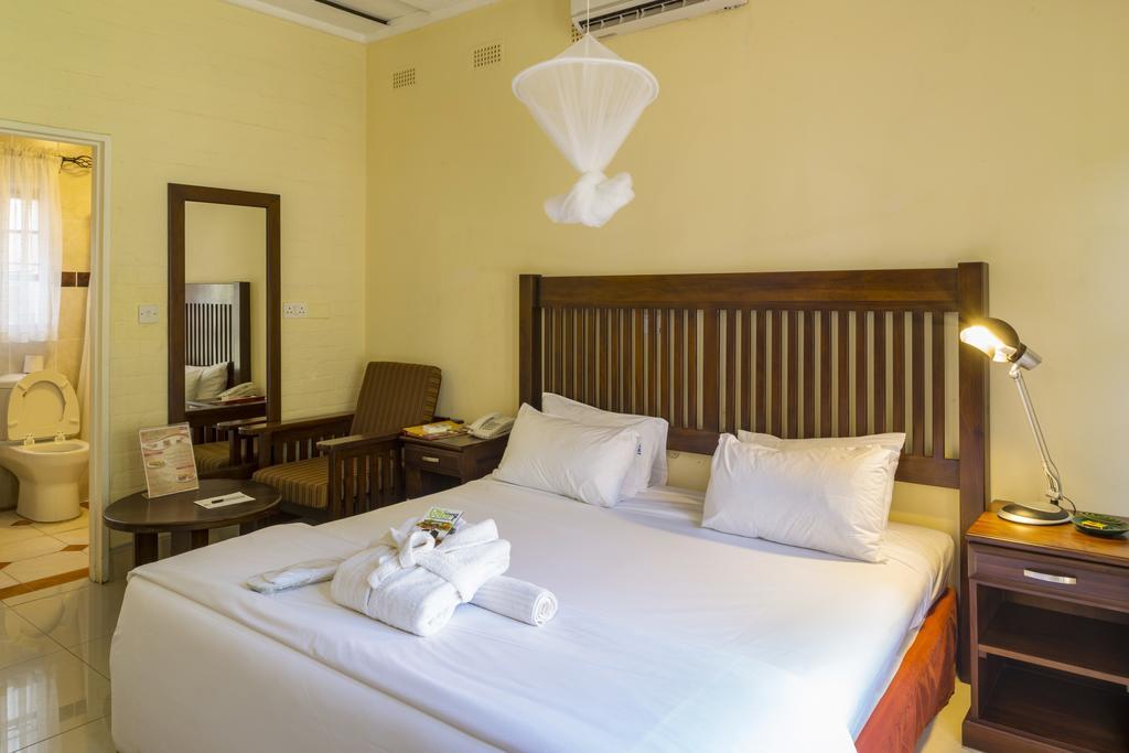 Kadoma Hotel & Conference Centre Экстерьер фото