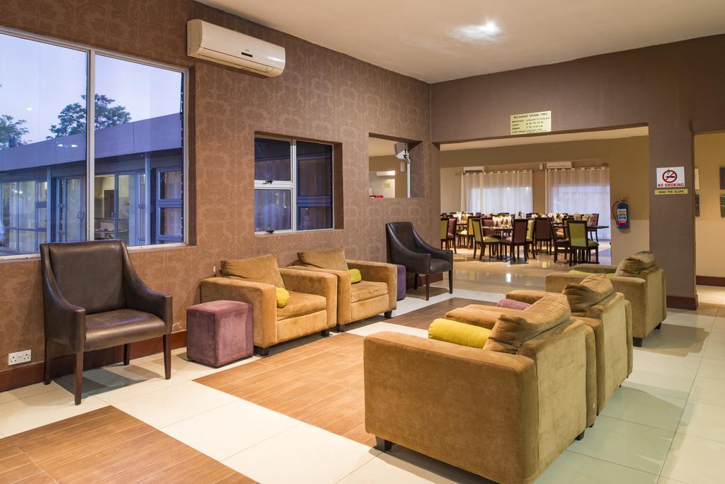 Kadoma Hotel & Conference Centre Экстерьер фото