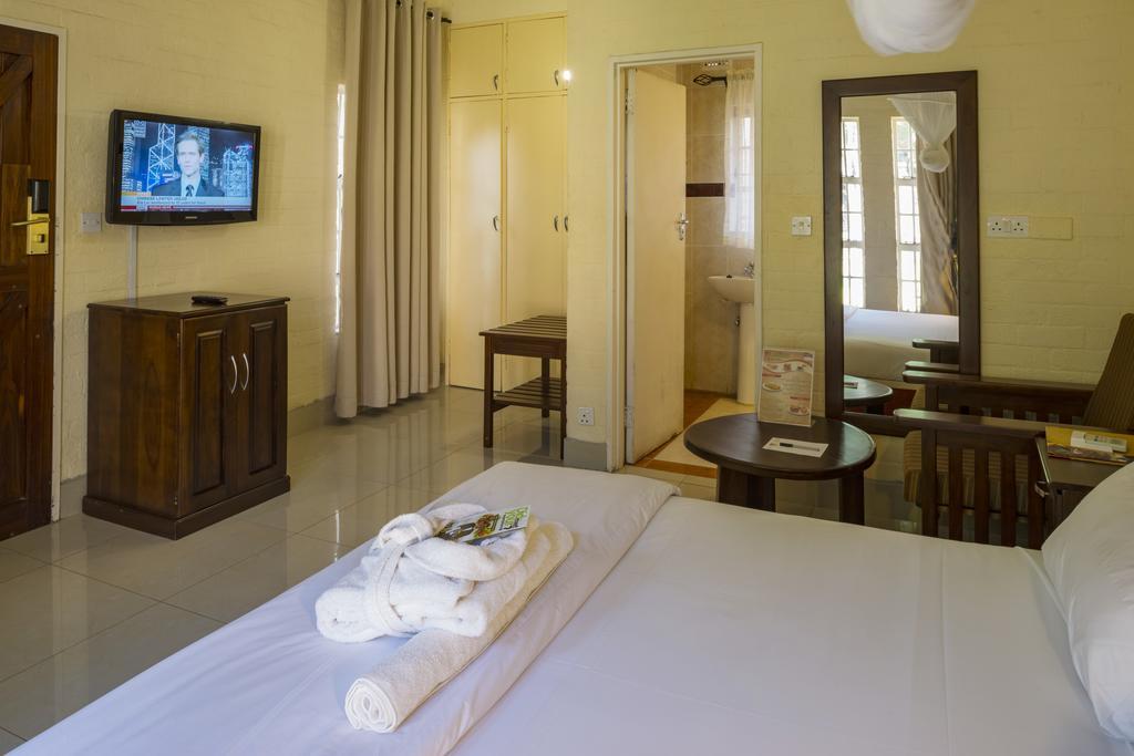 Kadoma Hotel & Conference Centre Экстерьер фото