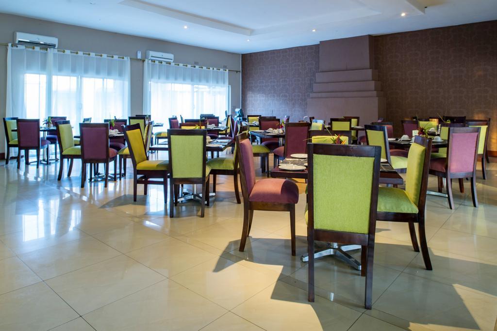 Kadoma Hotel & Conference Centre Экстерьер фото
