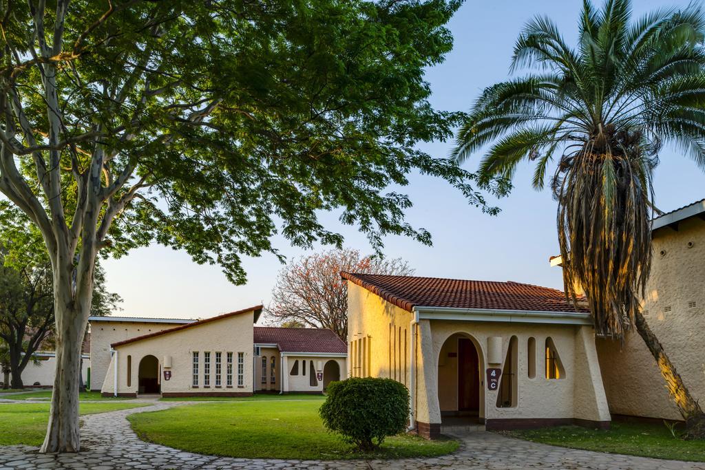 Kadoma Hotel & Conference Centre Экстерьер фото