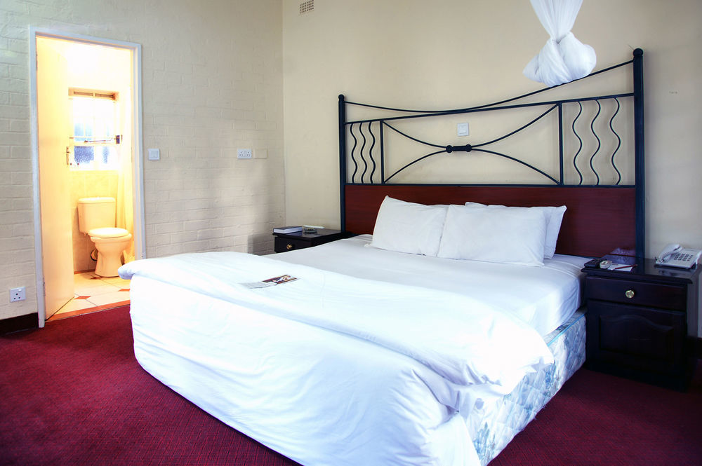 Kadoma Hotel & Conference Centre Экстерьер фото
